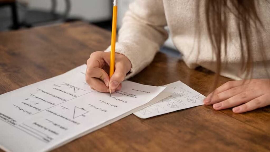 परीक्षा और इंटरव्यू से होगा चयन