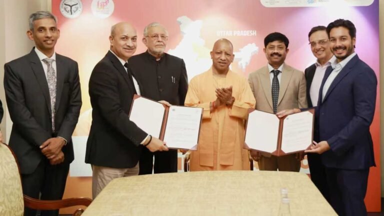 सिंगापुर में सीएम योगी निवेश बैठक