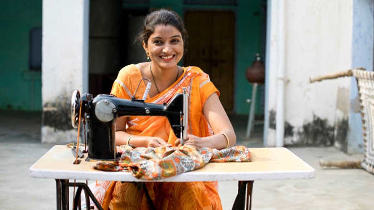 घर बैठे काम करती राजस्थान की महिलाएं