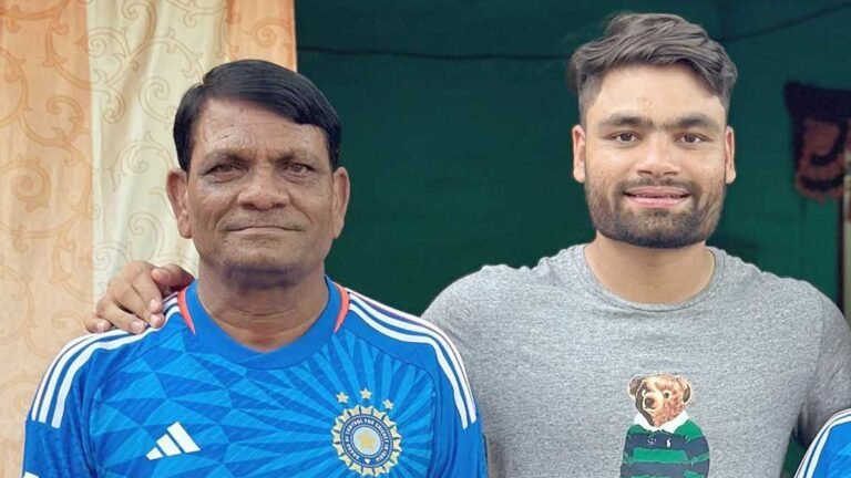 रिंकू सिंह अपने पिता के साथ पुरानी तस्वीर