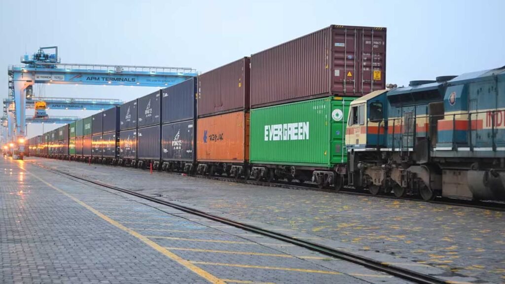 अमेरिका का जहाजों को बीमा और सुरक्षा देने का ऐलान