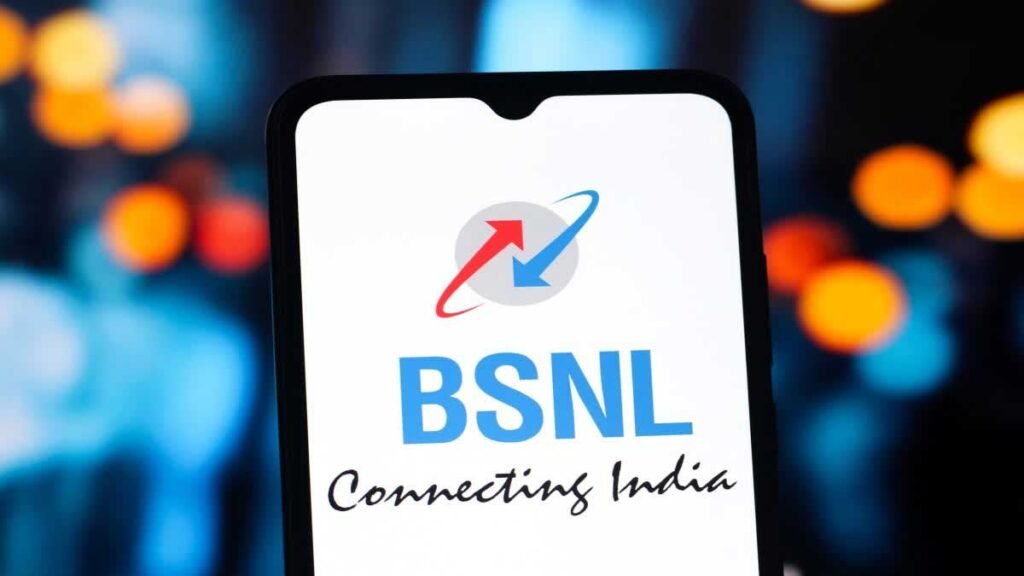 फीचर फोन यूजर्स के लिए अभी नहीं