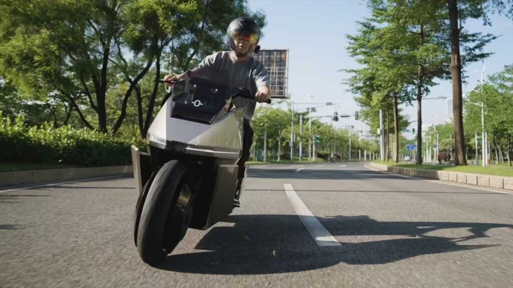 ट्रैफिक में भी नहीं गिरेगी बाइक