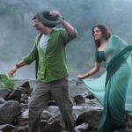 अक्षय कुमार और वामिका गब्बी रोमांटिक सीन में