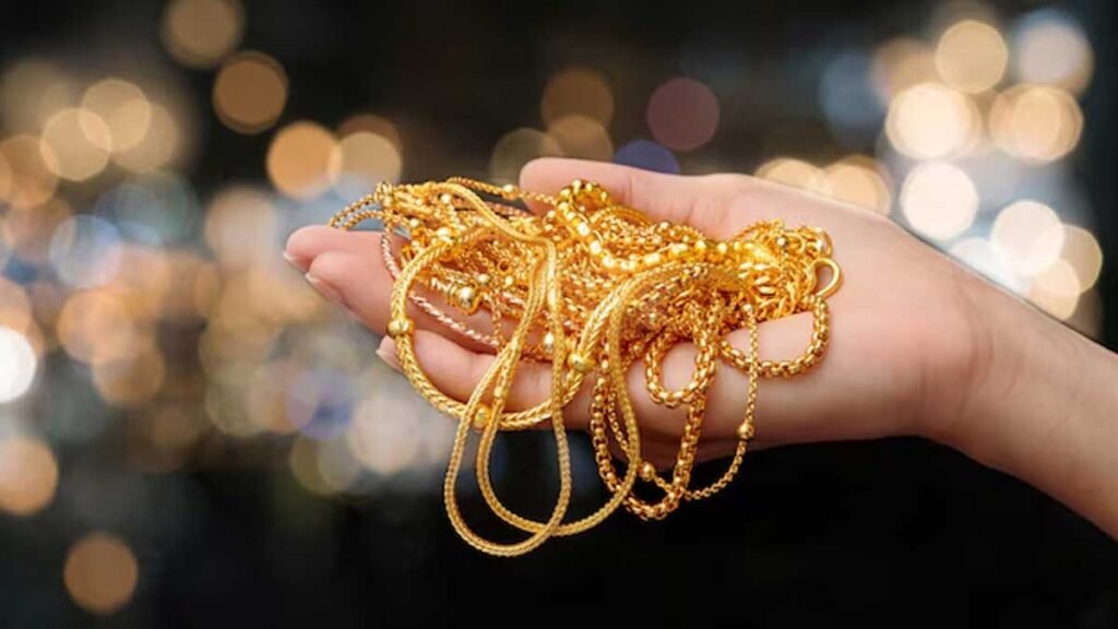 सोना भी नहीं बचा, 6% गिरकर 9 हजार सस्ता