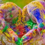 होली 2026 दान की थाली और रंग-गुलाल।