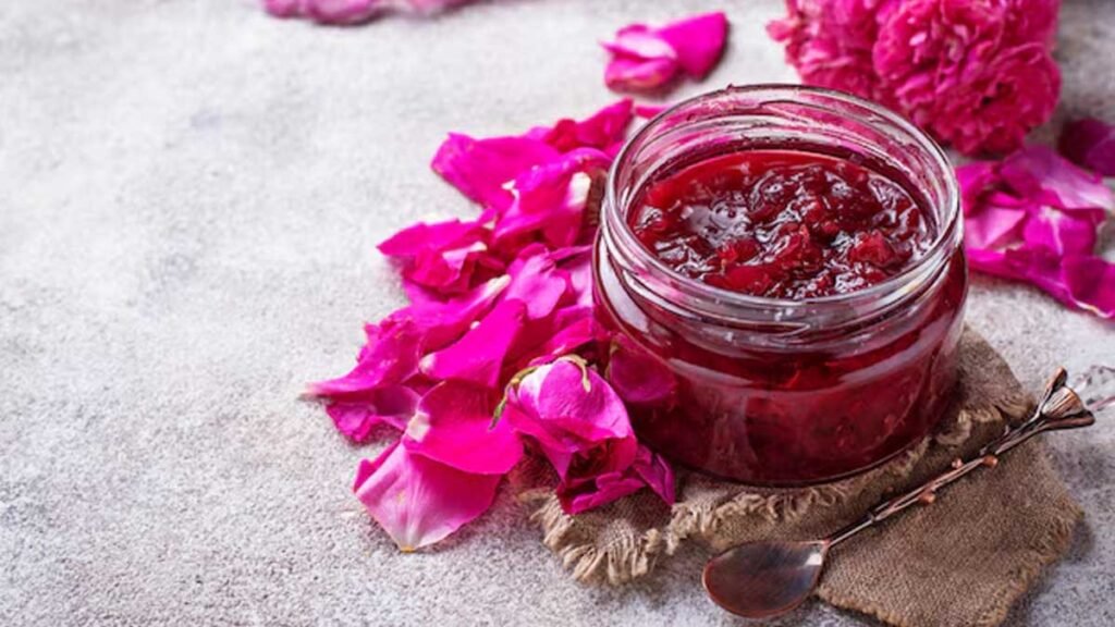 घर पर बना गुलाब का गुलकंद