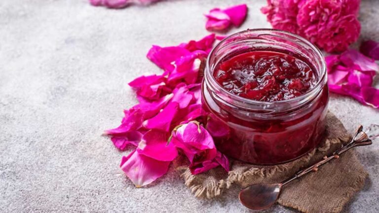 घर पर बना गुलाब का गुलकंद