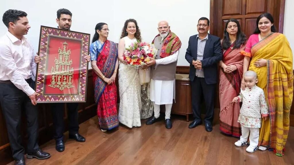 कंगना रनौत प्रधानमंत्री नरेंद्र मोदी से मुलाकात करती हुईं