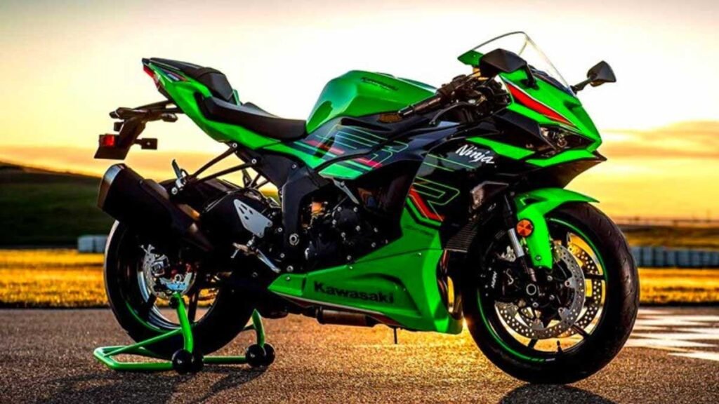 Kawasaki Ninja ZX-6R स्पोर्ट्स बाइक का फ्रंट व्यू
