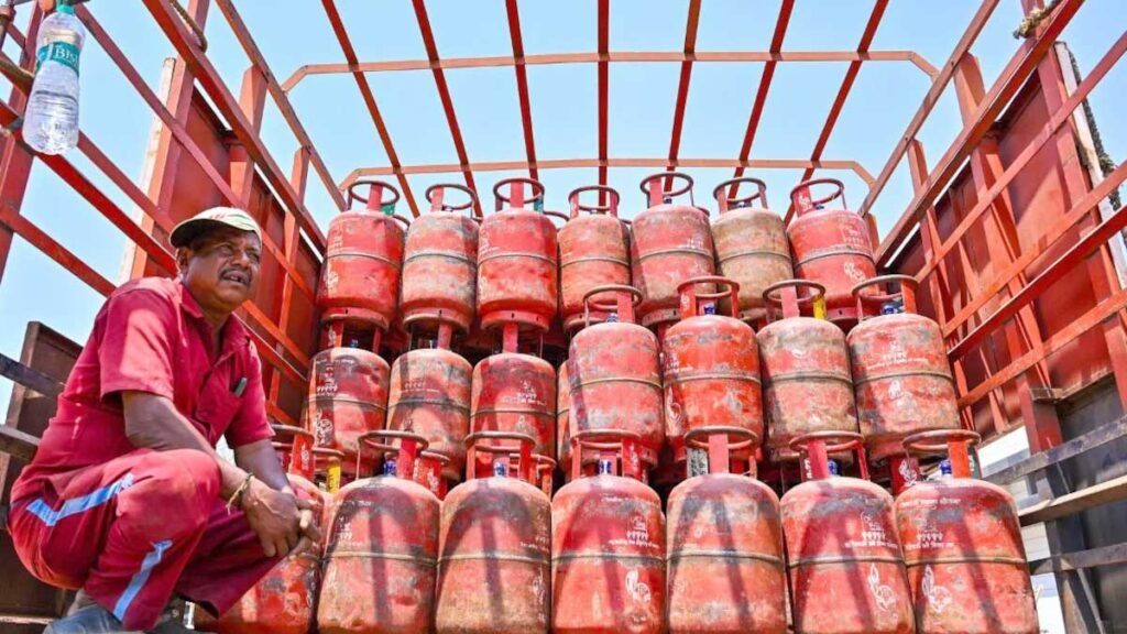 कालाबाजारी रोकने के लिए देशभर में कार्रवाई