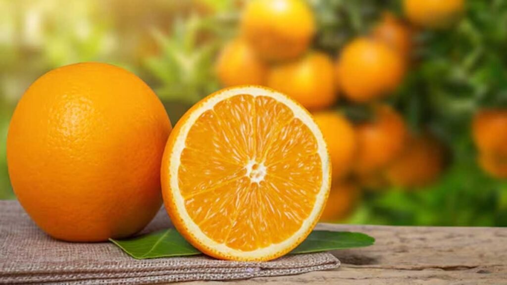 संतरा और कीवी: विटामिन C का अच्छा स्रोत