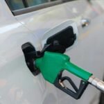 अहमदाबाद में पेट्रोल पंप पर लगी लंबी लाइन