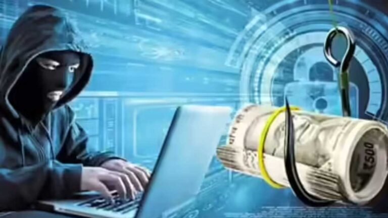 साइलेंट कॉल स्कैम से परेशान व्यक्ति फोन देखते हुए