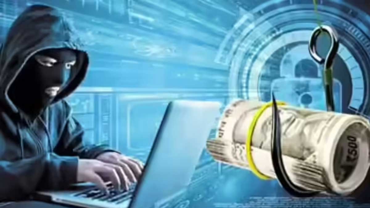 साइलेंट कॉल स्कैम से परेशान व्यक्ति फोन देखते हुए