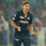 स्पेंसर जॉनसन CSK टीम जर्सी में