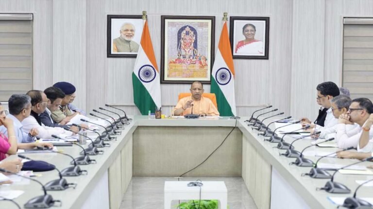 सीएम योगी ने पेट्रोल-डीजल और गैस की जमाखोरी पर सख्त कार्रवाई के निर्देश दिए