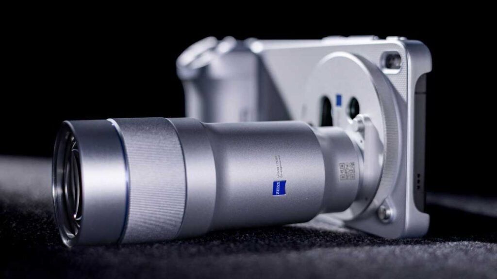 Vivo X300 Ultra 200MP camera and gimbal stabilization