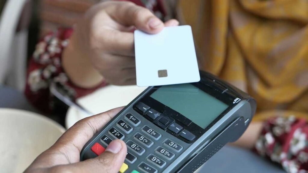 कैश एडवांस फीस: हर ट्रांजैक्शन पर अतिरिक्त बोझ