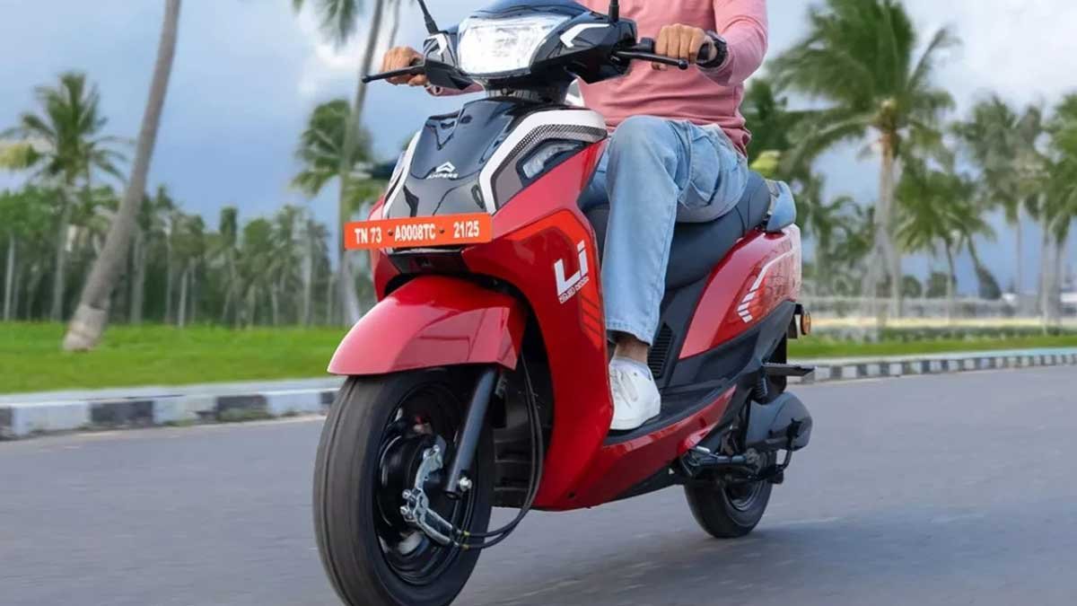 Ampere Magnus Neo इलेक्ट्रिक स्कूटर का साइड व्यू
