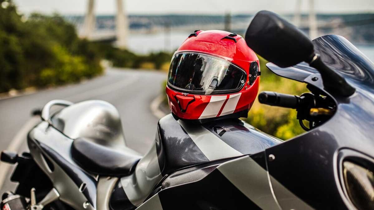5000 से कम कीमत वाले Bike Helmet जैसे Steelbird और SMK हेलमेट
