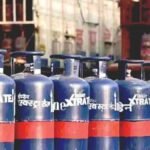 कमर्शियल एलपीजी सिलेंडर की बढ़ी कीमत दिखाता दृश्य