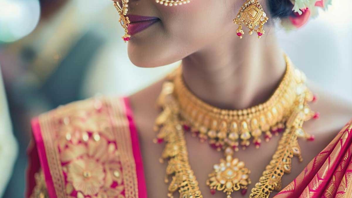 सोने और चांदी के आभूषण और सिक्के