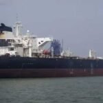 ईरानी तेल से भरा जहाज वाडिनार पोर्ट की ओर बढ़ता हुआ