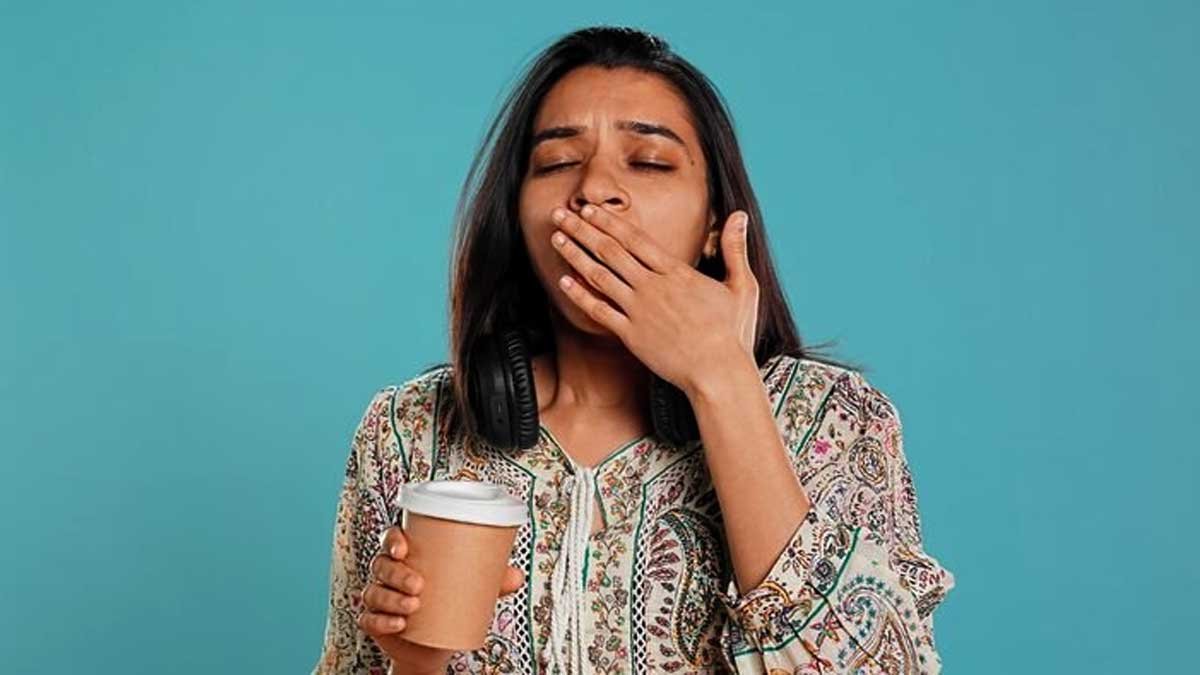 मुंह से सांस लेते हुए सोता व्यक्ति