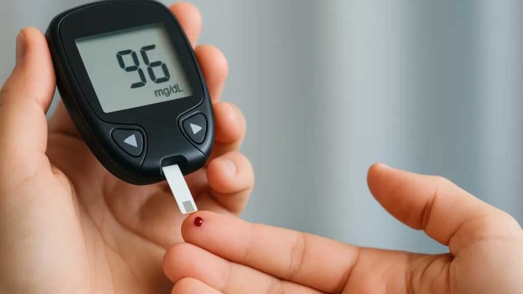 ज्यादा मीठे फल बढ़ा सकते हैं Blood Sugar