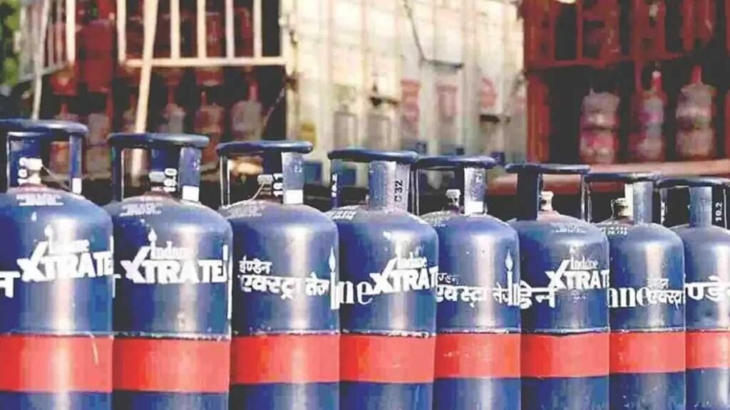 कमर्शियल LPG सिलेंडर की कीमतों में भारी उछाल