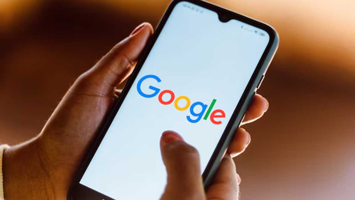 एंड्रॉयड फोन में गूगल के नए सिक्योरिटी फीचर्स जैसे स्कैम कॉल ब्लॉकिंग और फोन सुरक्षा सिस्टम
