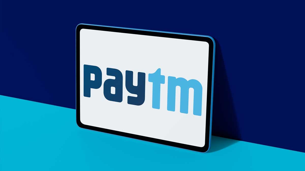 Paytm Pocket Money Feature से UPI पेमेंट करता बच्चा।