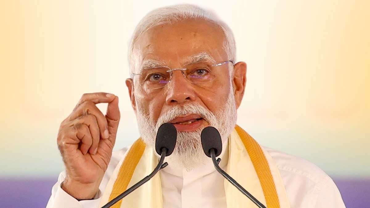 पीएम मोदी पेट्रोल-डीजल बचाने की अपील करते हुए।