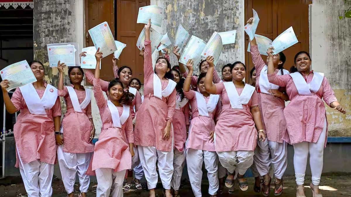 सीकर कोचिंग हब में पढ़ाई करते छात्र।