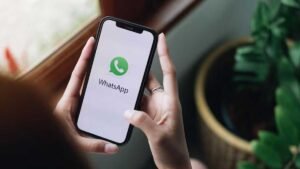 WhatsApp Silence Unknown Callers फीचर सेटिंग दिखाते हुए मोबाइल स्क्रीन