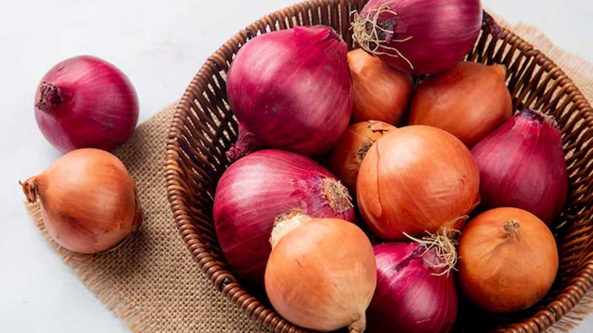 प्याज की कीमतों में बढ़ोतरी से प्रभावित किचन बजट और बाजार में सब्जियों की बढ़ती कीमतें