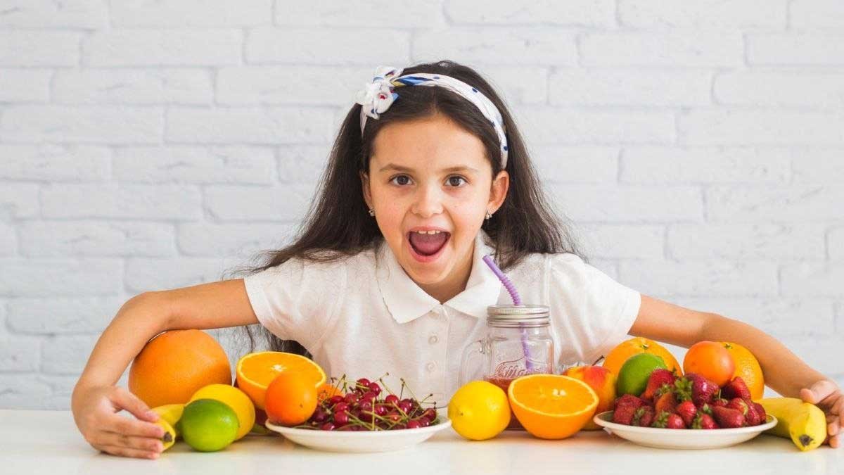 बच्चों के लिए हेल्दी सुपरफूड्स की प्लेट